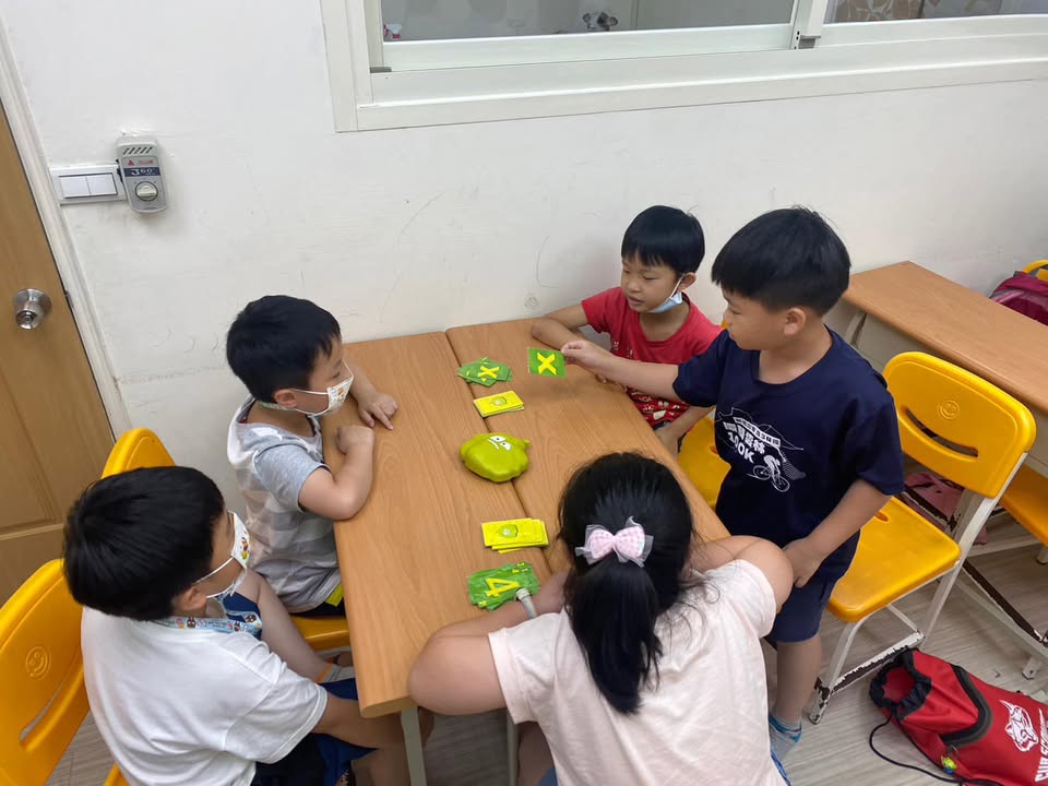 低年級就是快速破冰，馬上玩在一塊兒🤣