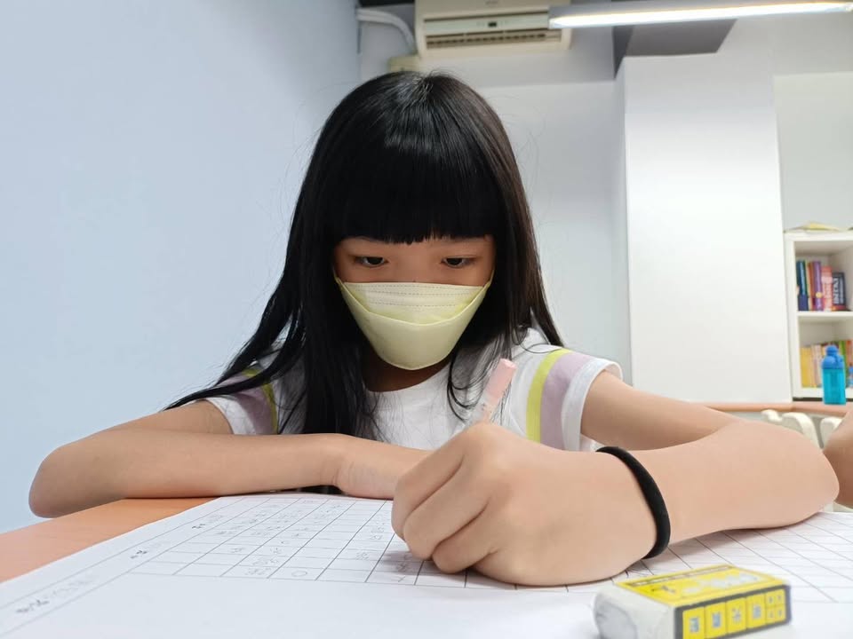 低年級繪本寫作班也是很努力在學習表達自己的想法，趁著還懵懵懂懂的時期，先讓他們覺…