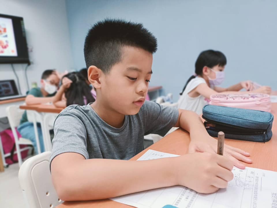 繪本寫作營的孩子也很認真💪