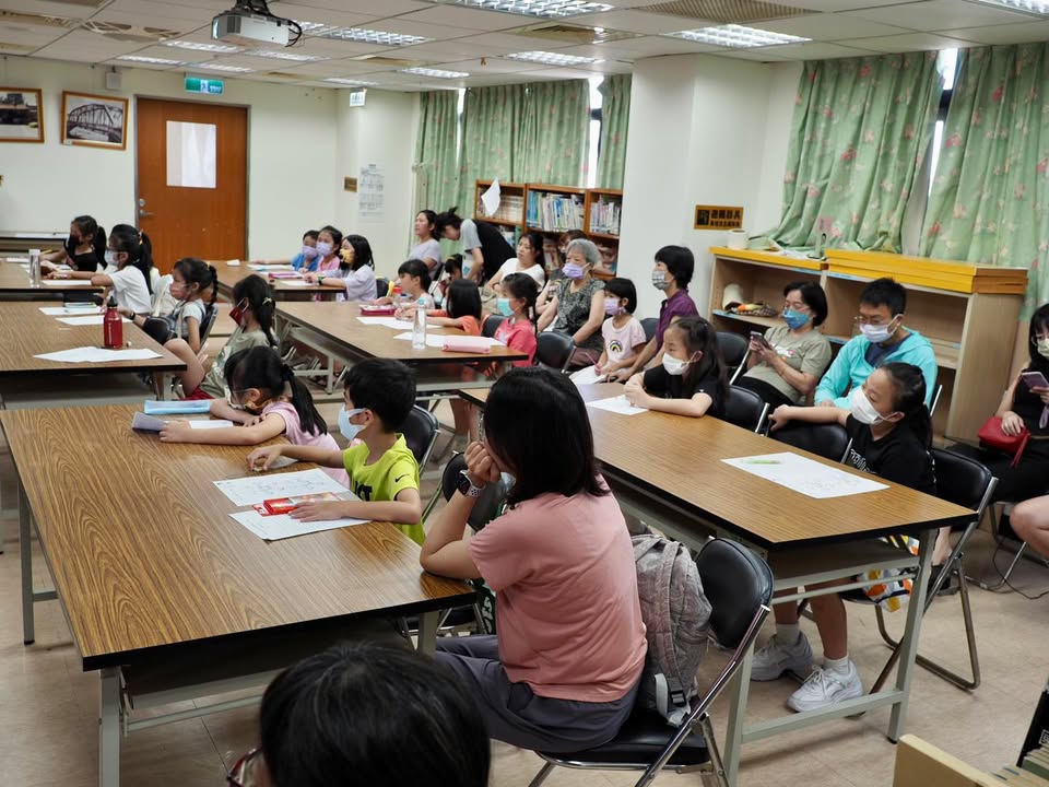 週日的早上到圖書館聽故事學寫作，認識了東方的海上天后，了解她的善良與英勇，還學習…